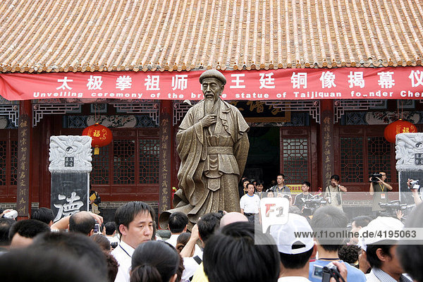 Enthüllung der Bronzestatur Chen Wanting in Chenjiagou  Henan  China