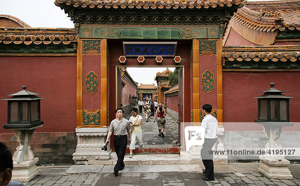 Touristen im Kaiserpalast in Peking  Beijing  China