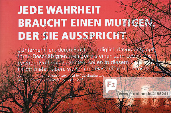 DGB Aussenwerbung zum Thema Mindestlohn  Sylvester 2007  Unter den Linden  Berlin  Deutschland  Europa
