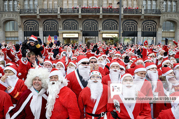 Lauf Santa Lauf, Versuch zum Weltrekord im Weihnachtsmann-Rennen am 16.12.2007 um die Binnenalster in Hamburg, Deutschland