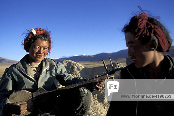 Tibeter beim Musizieren Tibet
