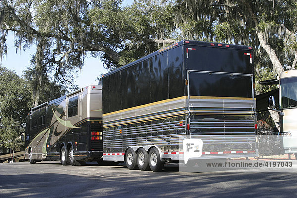 Luxus Wohnmobil mit 3 Achsen Anhaenger  Bus  USA