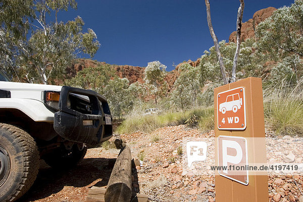 Parkplatzschild für Geländefahrzeuge  4x4  Bungle Bungle  Purnululu National Park  Kimberley  Westaustralien  WA  Australien