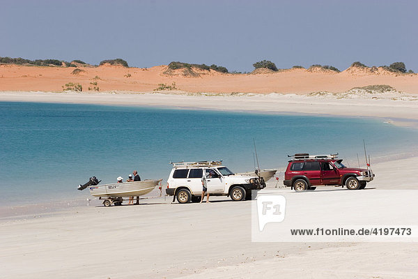 Loading of a boat  beach near Cape Leveque  Dampier Peninsula  Western Australia  WA  Australia
