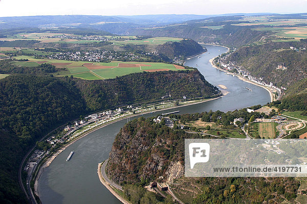 Die Loreley oder Lorelei ist ein 132 Meter hoher  aus dem östlichen Ufer des Rheins herausragender Schieferfelsen bei St. Goarshausen  Rheinland-Pfalz   Deutschland