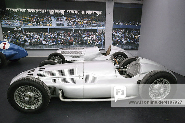 Mercedes-Benz-Silberpfeile im Automobilmuseum Mulhouse  Elsaß  Frankreich