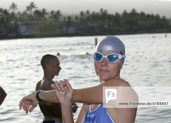 Die Vorjahressiegerin beim Ironman Hawaii  Michellie Jones (USA) beim Schwimmtraining in Kailua Kona Hawaii USA