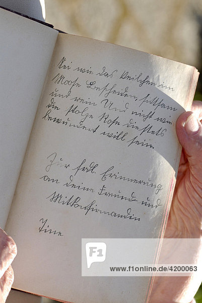 Gedicht in einem alten Tagebuch von 1925 mit altdeutscher Handschrift