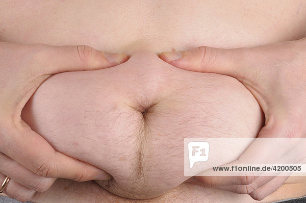 Bauch eines übergewichtigen Mannes