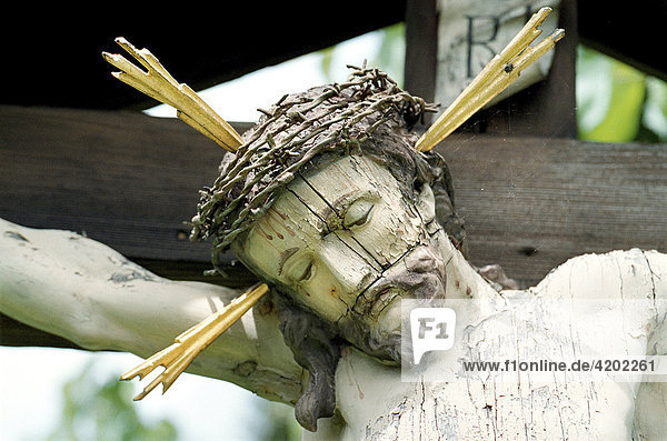 Christus am Kreuz - Auschnitt  Kopf verwittert