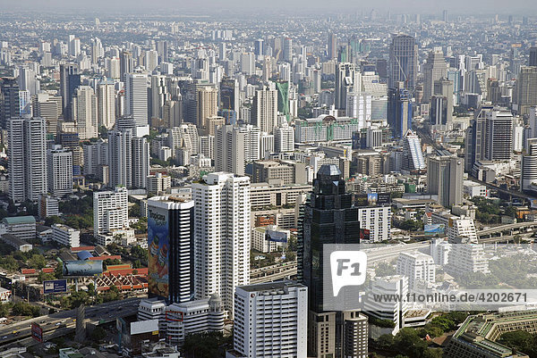Blick vom Baiyoke Tower  höchstes Gebaeude Thailands  Bangkok  Asien