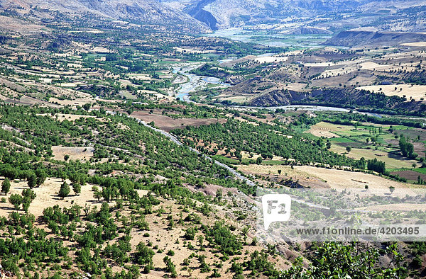Flußtal in der Provinz Adiyaman  Taurusgebirge  Anatolien  Türkei