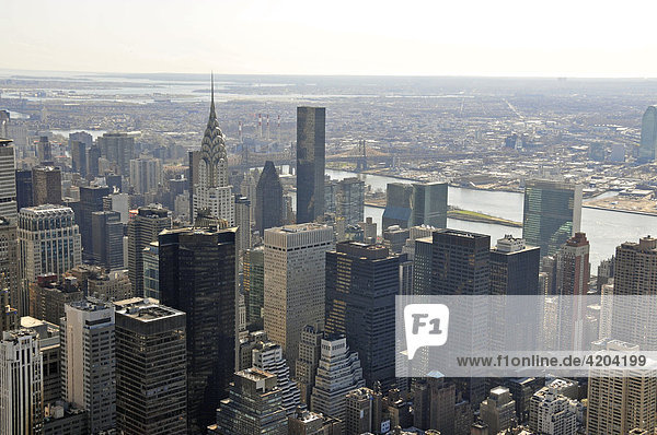 Blick vom Empire State Building zum Chrysler Building und Trump World Tower  Manhattan  New York City  USA