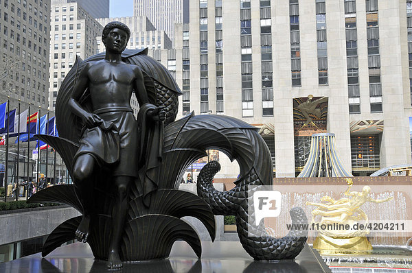 Golden statue of Prometheus by Paul Manship  midtown  Rockefeller Plaza  Manhattan  New York City  USA