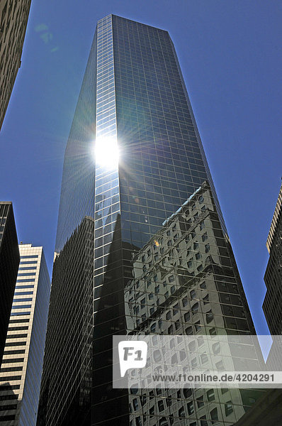Spiegelfassade des Broad Financial Center  Financial District  Manhattan  New York City  USA