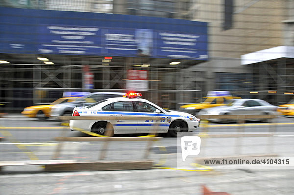 Standardfahrzeug der New Yorker Polizei  NYPD  Ford Crown Victoria  Manhattan  New York City  USA