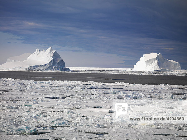 Eisberge vor Franklin Island vom Schiff aus  Antarktis