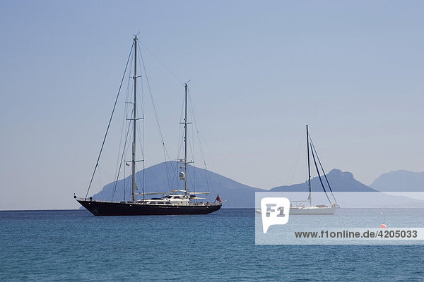 Segelboote an der Costa Smeralda  Sardinien Italien