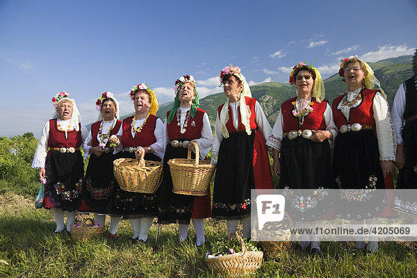 Trachtengruppe  Sängerinnen  Rosenfest  Karlovo  Bulgarien