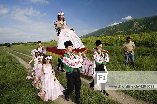 Rosenkönigin  Rosenfest  Rosenernte  Karlovo  Bulgarien