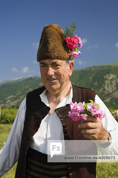 Mann in Tracht  Rosenfest  Karlovo  Bulgarien
