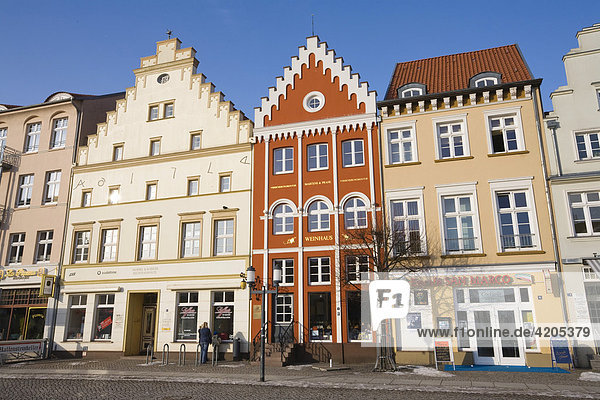 Häuserfassaden am Marktplatz Greifswald  Mecklenburg-Vorpommern  Deutschland