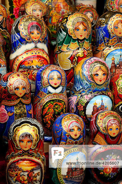 Handbemalte Babuschka   Sankt Petersburg   Russland   Ost Europa