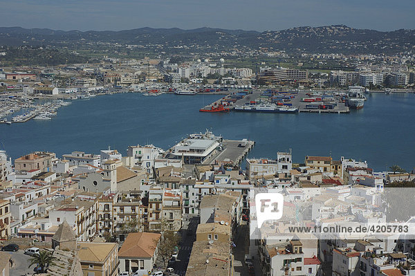 Blick auf Marina Botafoch  Eivissa Vila  Ibiza  Spanien  Balearen  Europa