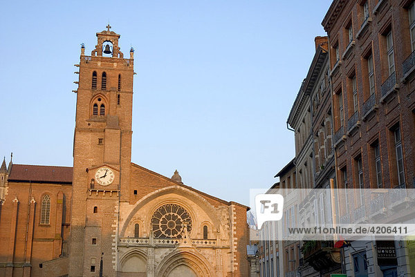 Kirchenfassade  Altstadt  Toulouse  Midi-Pyrenees  Haut-Garonne  Frankreich