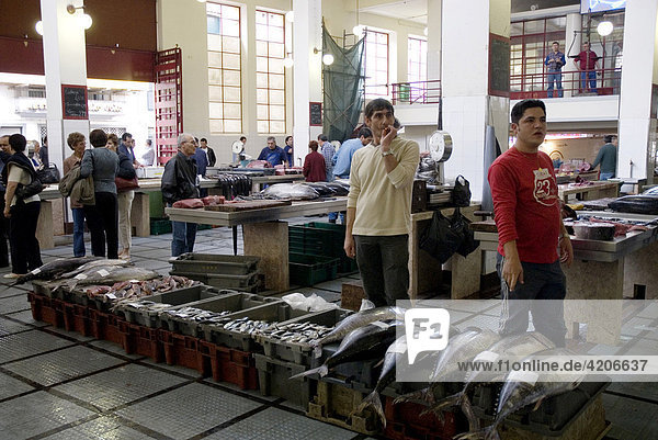 Fischverkauf in der Markthalle  Funchal  Madeira  Portugal