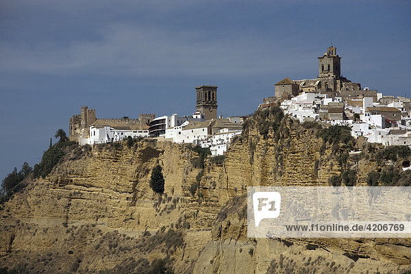 Dorf auf einem Felsplateau  Arcos de la Frontera  Andalusien  Spanien