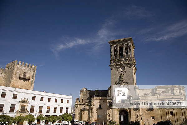 Festung  Rathaus  Kirche Santa Maria  Arcos de la Frontera  Andalusien  Spanien