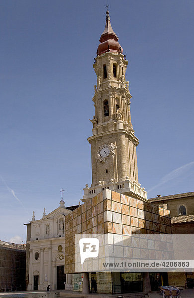 Glockenturm  Catedral de San Salvador  La Seo  Saragossa  Zaragoza  Provinz Aragon  Kastilien  Spanien  Europa