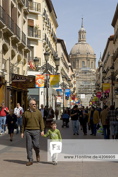 Main pedestrian shopping street Alfonso I  father and son holding hands  church dome  Zaragoza  Saragossa  Aragon  Spain