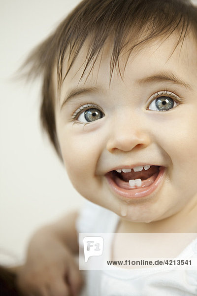 Baby Mädchen lächelnd  Portrait