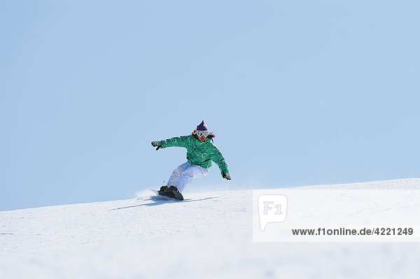 Frau Snowboarding