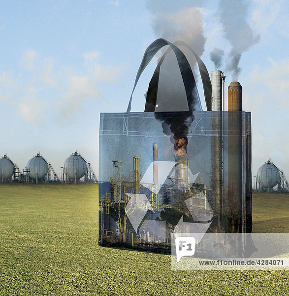 Wiederverwendbare Tasche vor Öltanks