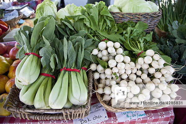 Bio-Gemüse im Bauernmarkt