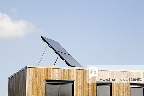 Mehrfamilienhaus mit Sonnenkollektor