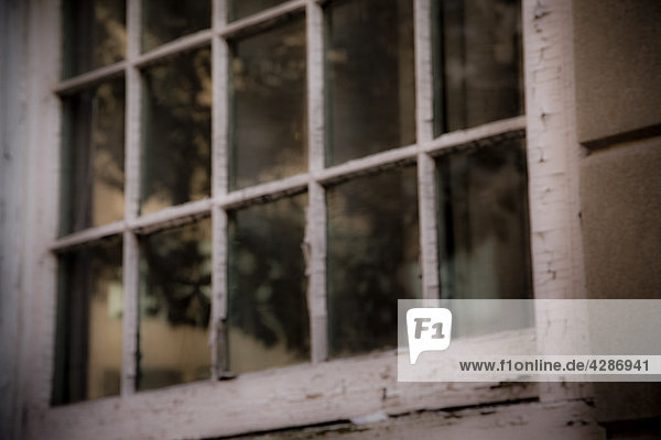 Alte Fenster auf einer verlassenen Gebäudes