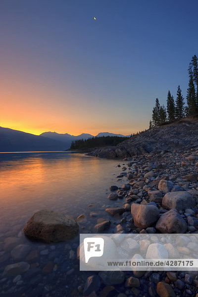 Sommer Sunrise auf Abraham See in der kanadischen Rockies  Alberta  Kanada