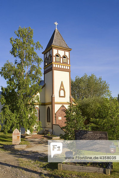 St. Paul s Church auf Front Street in Dawson City  Yukon Territory  Kanada Sommer
