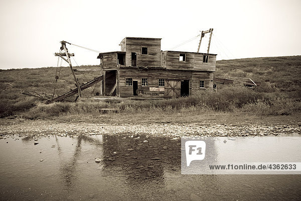 Historische Mining ausgraben westlich von Nome auf Teller Road  Seward-Halbinsel  arktische Alaska  Sommer