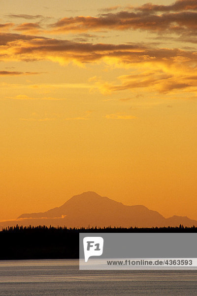 MT Mckinley bei Sonnenuntergang gesehen vom SC Alaska Anchorage