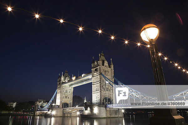 UK  United Kingdom  Great Britain  Britain  England  London  Tower Bridge  Thames River  River Thames  Landmark  Bridge  Bridges  Night View  Night Lights  Illumination  Moody  Tourism  Travel  Holiday  Vacation
