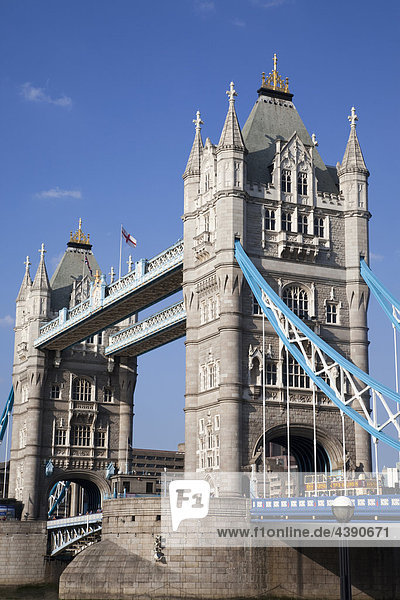 UK  United Kingdom  Great Britain  Britain  England  London  Tower Bridge  Thames River  River Thames  Landmark  Bridge  Bridges  Tourism  Travel  Holiday  Vacation