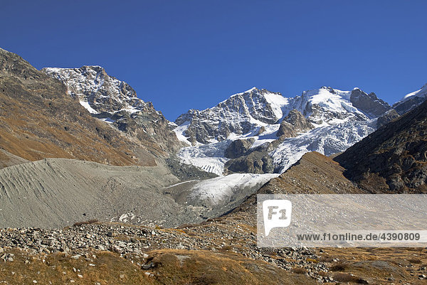 Piz Morteratsch  Piz Bernina und Piz Scerscen  von links nach rechts  gesehen aus der Val Roseg  Oberengadin