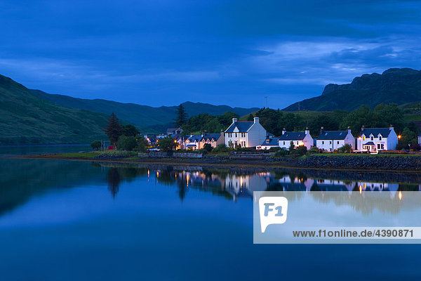 Dornie  Great Britain  Scotland  Europe  sea  coast  village  houses  homes  colors  tides  flood  reflection  dusk  illumination