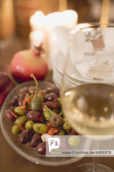 Marinierte Oliven mit Kapern (Christmas)
