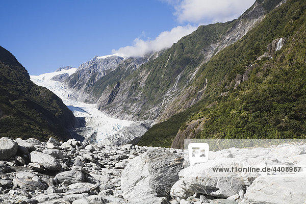 Neuseeland  Südinsel  Blick auf den Westland Nationalpark mit Waiho River und Franz Josef Gletscher